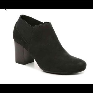7 wide black bootie